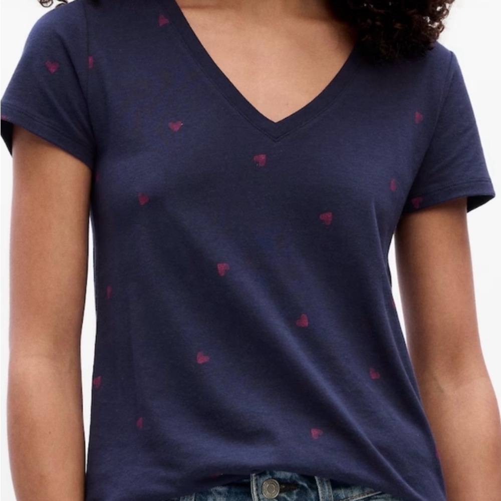 GAP Navy V-Neck Tee with Pink Hearts